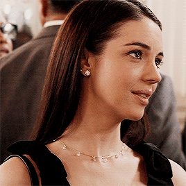 Adelaide Kane Gif, Cora Hale, Anastasia Musical, Chica Cool, Mary Stuart, Adelaide Kane, Mary Queen Of Scots, The Twilight Saga, The Cw