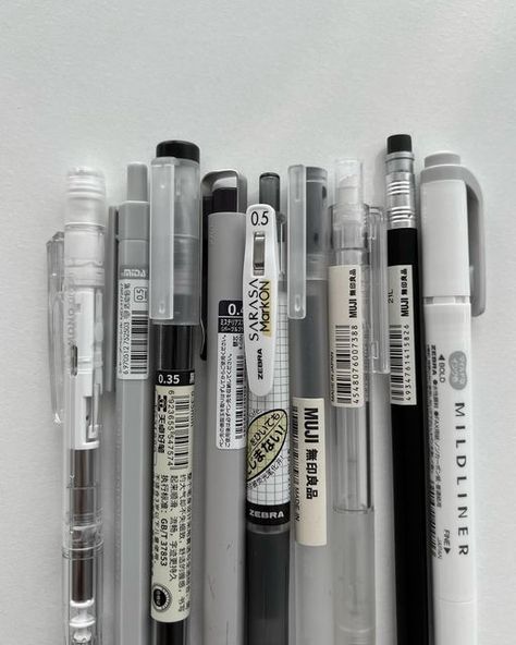 Muji Stationery, Muji Pens, Studying Stationary, Pretty School Supplies, Stationery Obsession, Cute Stationary School Supplies, Cute School Stationary, Cool School Supplies, Study Stationery