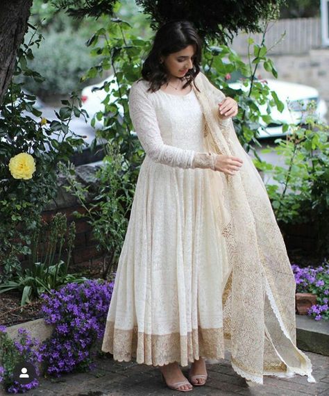 Onam Outfits, Long Frock Designs, Simple Saree Designs, Trendy Outfits Indian, Long Gown Design, Designer Lehengas, Anarkali Dress Pattern, Simple Kurti Designs, Frock For Women