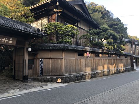 Traditional Japanese Mansion, Japanese Mansion, Onsen Japan, Japanese Style House, Traditional Japanese House, Japan Architecture, Japan Vacation, Architecture Model House, Japan Culture