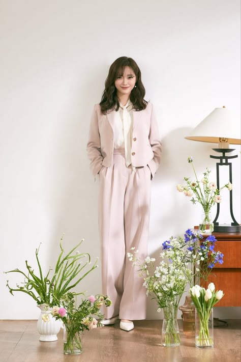 Kim Sejeong Style, Iconic Kdrama Outfits, Korean Graduation Outfit, Kim Sejeong Outfit, Shin Hari Outfit, Long Shirt Outfits, Se Jeong, Kim Sejeong, Stylish Photo Pose