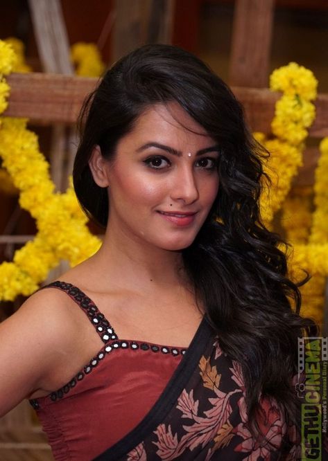 Black Colour Saree, Tattoos Architecture, Anita Hassanandani, Travel Tattoos, Architecture Quotes, Indian Tv Actress, Black Saree, Bollywood Celebrities, Indian Beauty Saree