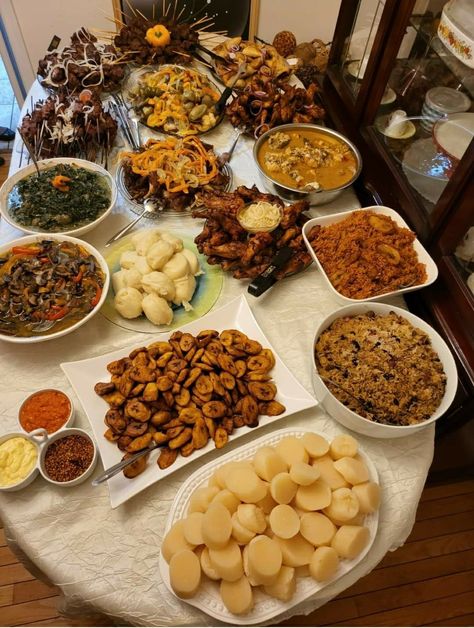 Black Culture Food, Congolese Wedding Food, African Party Food, Nigerian Party, Nigerian Party Food, African Brunch, Congolese Recipes, Congolese Aesthetic, African Food Buffet