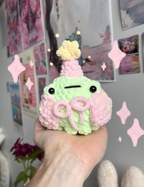 Free standard domestic shipping within Australia for orders $50 or more when u use promo code FREESHIP50 at checkout <33 introducing the enchanting Frog Wizard, a magical crochet plushie that's sure to cast a spell on your heart! this adorable, handmade frog mage features a charming wizard hat and cloak, making it the perfect gift for fantasy lovers, wizard fans, and anyone who adores cute and whimsical things. Each plushie is lovingly crafted from soft, high-quality yarn, making this cutie a gr Magical Crochet, Frog Wizard, Crochet Diy Tutorial, Frog Plush, Yarn Making, Wizard Hat, Easy Crochet Animals, Crochet Plushie, Confection Au Crochet