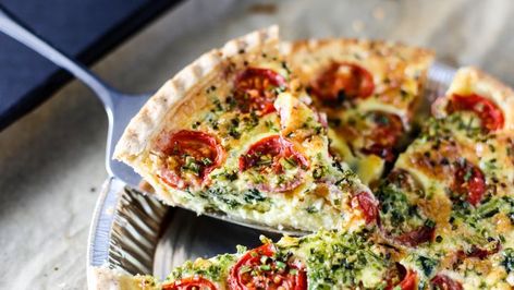 Spinach, Tomato and Feta Quiche Recipe - Genius Kitchen Nice Salad, Feta Tomato, Feta Quiche, Tomato And Feta, Cooking Spinach, Tomato Recipe, Spinach Tomato, Spinach Quiche, Spinach Feta