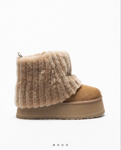 Shoes Content, Cute Uggs, Autumn Boots, Shoes Outfit Fashion, Gyaru Fashion, Shoe Wishlist, Fandom Outfits, Winter Outfit Inspiration, Girly Shoes