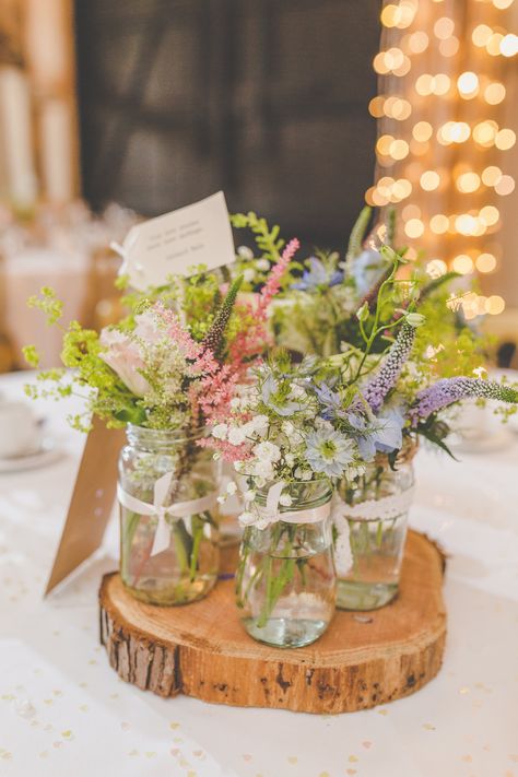 Country Garden Flowers, Deco Champetre, English Country Garden, Country Garden Weddings, Tree Stumps, Tafel Decor, Flowers In Jars, English Country Gardens, Rustic Wedding Centerpieces