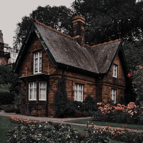 Dark Academia Aesthetic House Exterior, Old House Aesthetic Outside, Dark Academia Cottage Exterior, Dark Acedamia House Exterior, Small Old House Aesthetic, Dark Academia Home Exterior, Moody Cottage Exterior, Dark Brown House Exterior Ideas, Dark Cottage House