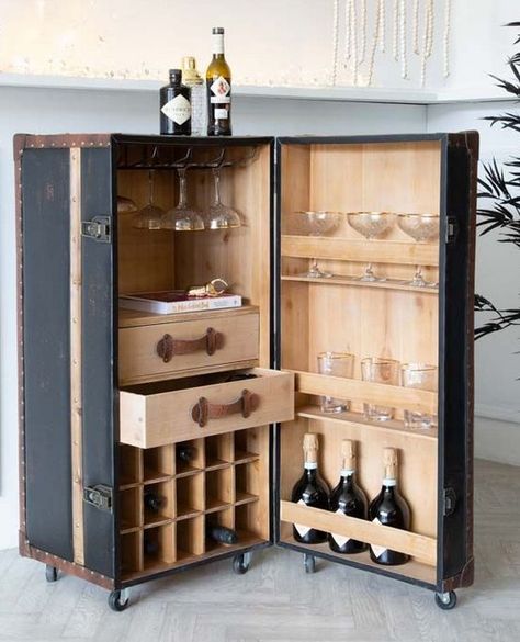 Liqour Cabinet, Vintage Suitcase Decor, Trunk Makeover, Furniture Makeover Inspiration, Suitcase Decor, Home Bar Cabinet, Home Bar Rooms, Bar Shelves, Steamer Trunk