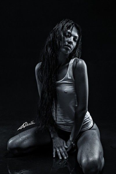 Wet Look Poses, Wet Photo Shoot Ideas Studio, Wet Look Studio Photoshoot, Wet Sheet Photoshoot, Bouidor Photography Wet, Wet Look Photoshoot Ideas, Shower Portrait Photography, Shower Model Photography, Wet-t-shirt Photoshoot