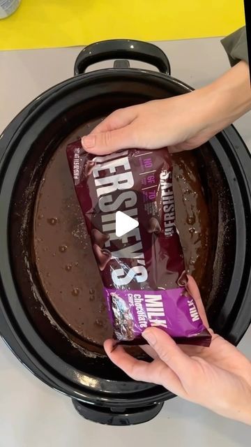 Jacky Has Fun on Instagram: "Best cake for chocolate lovers 🤤 #chocolatelover #chocolatecake #lavacake #EasyRecipes #desserts #Delish #crockpot #easybaking" Easy Crockpot Recipes Dessert, Crockpot Dessert Videos, Crockpot Lava Cake With Pudding, Crock Pot Desserts Easy, Crock Pot Lava Cake, Easy Crockpot Desserts, Dessert Crockpot Recipes, Crockpot Desserts Easy, Crockpot Chocolate Lava Cake