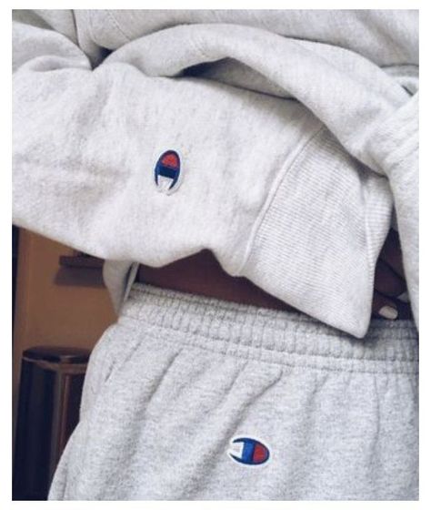 894b77f805bd94d292574c38c5d628d5desc36716021ri Champion Sweatpants Outfit, Champion Sweatshirt Outfit, Sweatpants Outfit Grey, Urban Outfitters Outfit Ideas, Hoodie And Sweatpants Outfit, Grey Champion Sweatshirt, Young Outfit, Gym Athleisure, Fall Sweatshirt Outfit