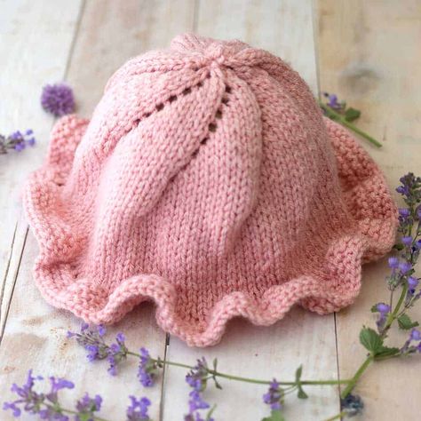 Babies Knitted Hats, Knitting For Baby Girl, Knit Baby Hats Pattern Free Newborns, Knit Baby Bonnet Pattern Free, Easy Baby Knitting Patterns Free, Knit Baby Hat Pattern Free, Newborn Crochet Hat Pattern Free, Free Knit Hat Patterns, Christmas Crochet Hat