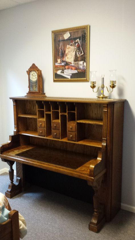 Old upright piano converted to a desk Piano Upcycle, Repurposed Piano, Piano Crafts, Piano Desk, Old Piano, Piano Decor, Old Pianos, Upright Piano, Dekor Diy