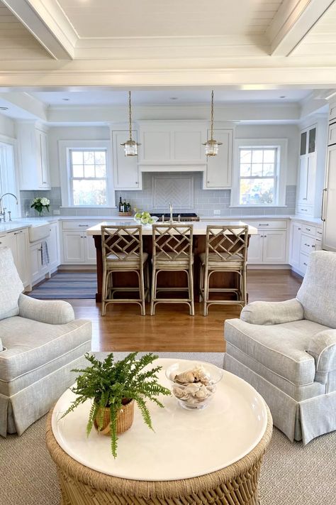 Cape Cod Style Interior, Cape Cod House Interior Ideas, Cape Cod Interiors, Cape Cod House Interior, Cape Cod Renovation, Cape Cod Kitchen, Cape Cod Interior Design, Colonial House Interior, Cape Style Homes