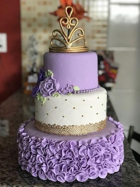 Purple Quince Cake, Dark Purple Quince, Purple Quinceanera Ideas, Cinderella Birthday Cake, Purple Sweet 16, Quince Cakes, Rapunzel Cake, Quince Cake, Purple Quince