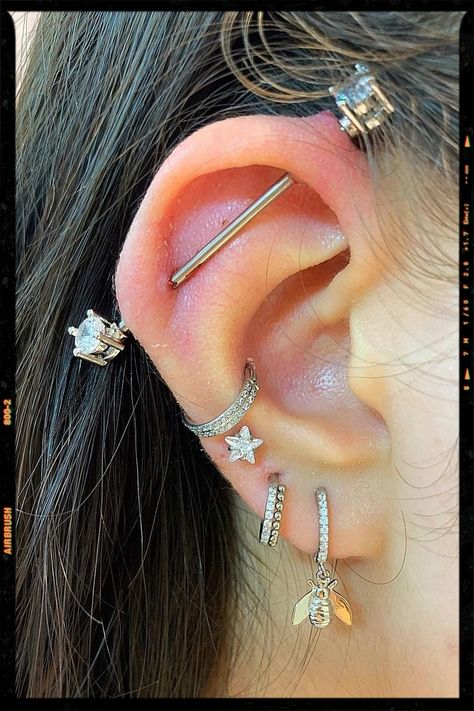 Fashion Industrial Piercing Full Ear Piercings With Industrial, Types Of Industrial Piercing, Industrial Piercing On Small Ears, Industrial And Conch Piercing, Conch And Industrial Piercing, Ear Piercing Ideas Industrial, Ear Piercing Ideas With Industrial, Industrial Piercing Cute, Industrial Piercing Ideas