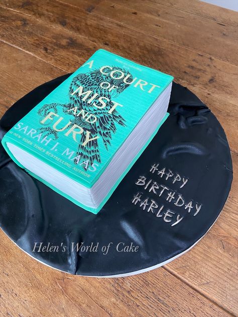 A Court of Mist & Fury book cake Birthday Cakes For Book Lovers, Acotar Cake Ideas, Acotar Birthday Cake, Book Cake Ideas Birthday, Summer Backrounds, Worm Cake, 21st Bday Cake, Book Cakes, Unique Birthday Cakes