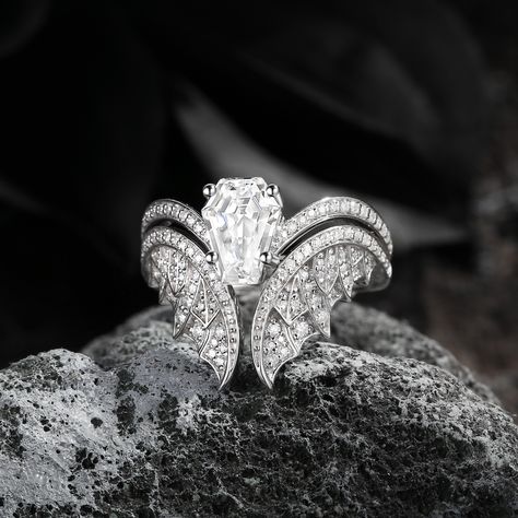 The white version of the bat ring🦇 is like an angel’s wings, giving it a pure white and flawless atmosphere. It is more suitable as a classic color proposal engagement ring! Link in bio🤍✨ 🔍Coffin Cut Moissanite Vintage White Gold Bridal Set 2pcs - Bat Ring #unqiuewedding #weddingband #engagement #engagementrings #proposalring #nontraditionalbride #coffinshape #coffinring #uniquejewelry #batring #alternativegirl #gothicstyle #gothicjewelry #vampirevibes #vampireiaries #vampirejewelry #starla... Bat Ring Jewelry, Nontraditional Bride, Vampire Jewelry, Bat Ring, Gold Bridal Set, White Gold Bridal Set, Angel S, Gothic Ring, Gothic Rings