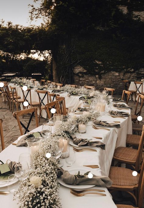 Outdoor Table Decor Wedding, Wedding Table With White Tablecloth, Outdoor Reception Table Decor, White Tablecloth Decor, Wedding Table Set Up Long Tables, Backyard Wedding Reception Tables, Wedding Table Covers Ideas Tablecloths, Wedding Flower Arrangements Table Runner, Wedding Table Gypsophila