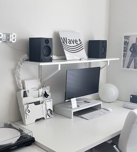 🖥️ | Instagram Room Ideas Aesthetic Black And White, Room Ideas Aesthetic Black, Black And White Room Aesthetic, White Room Aesthetic, Room Desk Setup, Acubi Room, Desk Board, Asian Room, Desktop Ideas