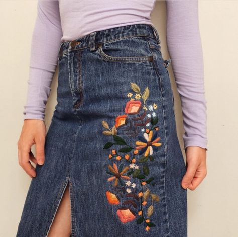 Ig: Follow @meoww.handmade for more interesting embroidery ideas! / embroidery art - handstitched - diy - diy craft - embroidered clothes - denim embroidery - denim skirts - embroidery ideas - denim designs - embroidery art denim - floral embroidery #creative #diyideas #denimembroidery #embroideryart #embroidery #embroideredclothes / @riverbirchthreads Denim Skirt Embroidery, Embroidery Creative, Embroidery Images, Skirt Embroidery, Ideas Embroidery, Diy Denim, Denim Embroidery, Embroidery Skirt, Denim Art