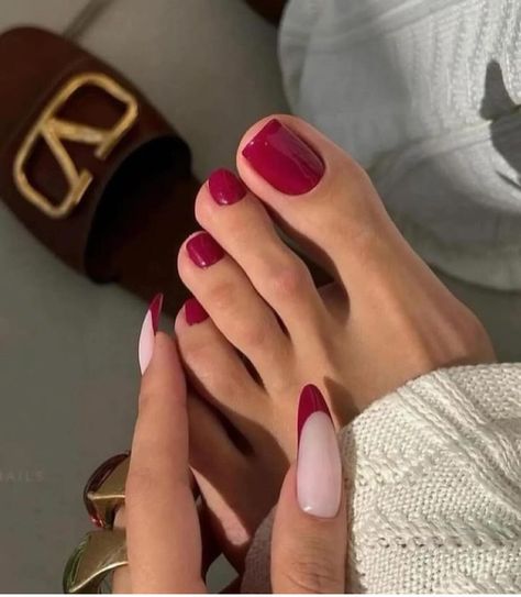 Pedicure En Gel, Burgundy Manicure, Nude Manicure, Shiny Nails Designs, Gel Pedicure, Minimal Nails Art, Gel Toe Nails, Toe Nail Color, Minimal Nails