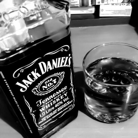 Jack Daniel Aesthetic, Grunge Pictures, Lovecore Aesthetic, Aesthetic Grunge Outfit, Dark Pictures, Mood And Tone, Gray Aesthetic, Miraculous Ladybug Funny, Aesthetic Photography Nature