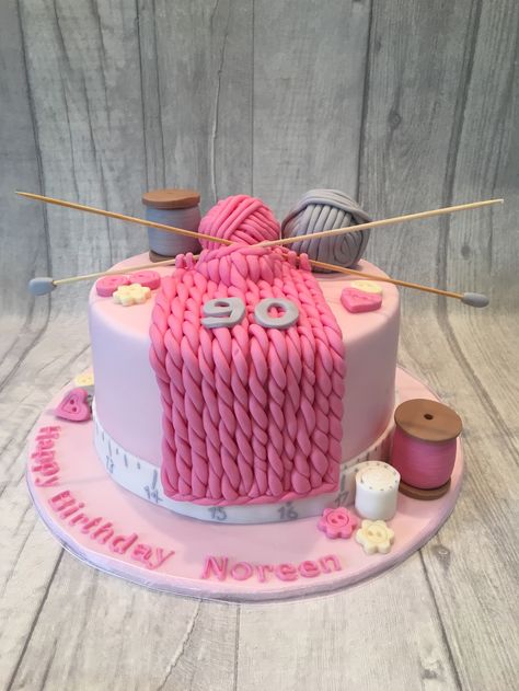 Crochet Birthday Cake Design, Knitting Cakes Ideas, Knitting Birthday Cake, Knitting Themed Cakes, Crochet Cake Design Buttercream, Knitting Cake, Mum Cake, Sewing Cake, Vegetarian Desserts