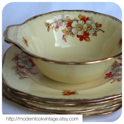 Stunning Alfred Meakin Marquis bowl and plates! http://modernlookvintage.etsy.com Meakin Pottery, Transferware Dishes, Alfred Meakin, Beautiful China, Pretty Plates, Vintage Tableware, Vintage Dishes, Cake Plates, Vintage China