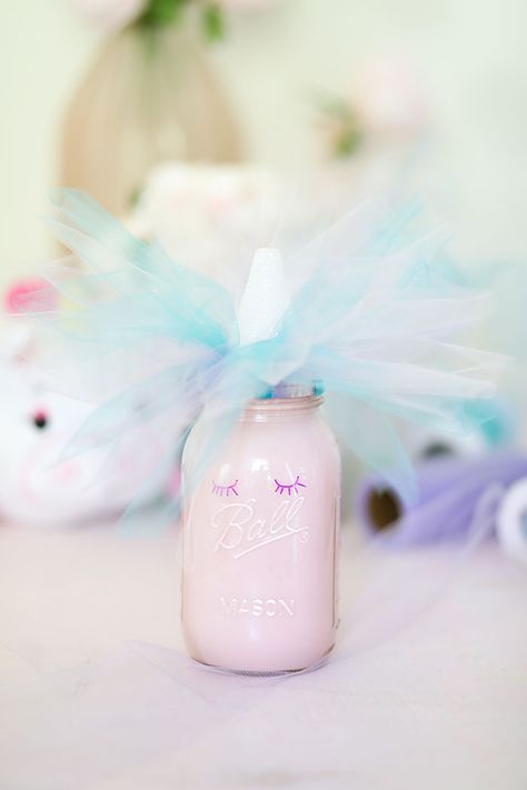 Unicorn DIY. Cute Mason Jar Unicorn. Unicorn Mason Jar, Mason Jar Diy Projects, Unicorn Eyes, Unicorn Diy, Unicorn Ice Cream, Quart Size Mason Jars, Diy Unicorn, Minnie Party, Clear Glue