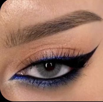 Futuristic Nails, Navy Blue Makeup, Blue Eyeliner Makeup, Silver Eye Makeup, Ball Makeup, Blue Eyeshadow Looks, Under Eye Makeup, Dark Blue Eyes, Blue Makeup Looks