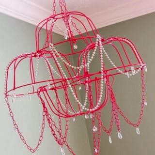 Hanging fruit basket chandelier... these baskets are at my local dollar tree right now :) Diy Girls Bedroom, Diy Chandelier, Deco Luminaire, Beaded Chandelier, Décor Diy, Dollar Store Crafts, Craft Blog, Hanging Baskets, My New Room