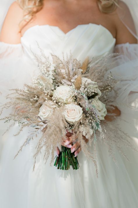 Pampas Grass Flower Bouquet, Bouquet With Pampas And Eucalyptus, Boho Wedding Bouquet Spring, Pampas Bridal Bouquet, Swanky Wedding, Bouquet With Pampas, Prom Flowers Bouquet, Bride Bouquets White, Pretty Wedding Bouquet