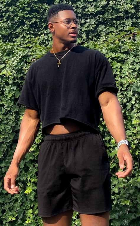 Men’s Crop Top Outfit, Black Crop Top Men, Crop Top Men Aesthetic, Men In Crop Tops Street Styles, Cropped Shirts Men, Cropped Outfit Men, Man In Crop Top, Men Cropped Shirt, Crop Top Hombre