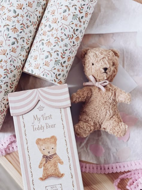 #maileg #bear #teddy #kidsroom #kidsroomdecor #kidsroomdesign #birthdayparty #birthday #birthdaygirl Maileg Birthday Party, Bear Packaging, Teddy Gift, Princess Ideas, Baby Teddy Bear, Bear Teddy, Baby Inspiration, Teddy Bear Pattern, Kawaii Plush