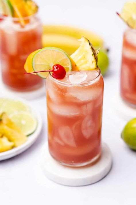 Rum Runners Cocktail Recipe (Low Carb) Low Carb Liquor, Rum Runner Recipe, Malibu Rum Drinks, Low Carb Bars, Rum Runner, 300 Calorie Meals, Low Calorie Cocktails, Low Carb Cocktails, Alcohol Beverages