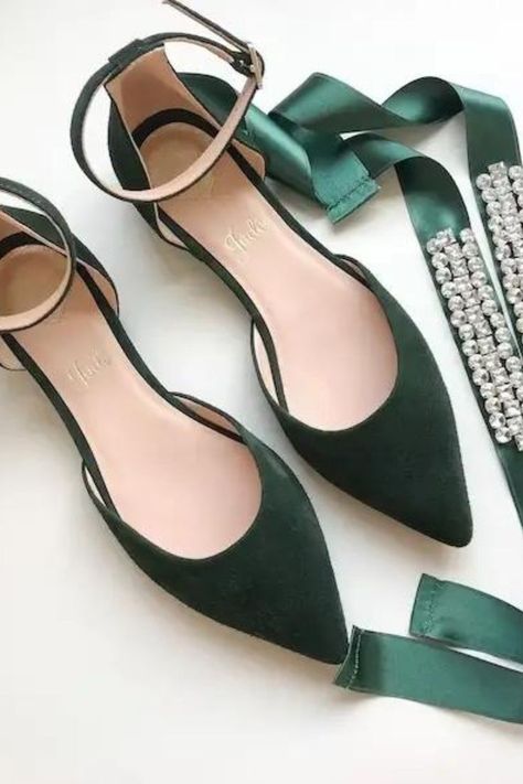 Wedding Shoes, Green Wedding Shoes, 6 Tips & Ideas For Incorporating Green Shoes. Green Dress Outfit Winter, Wedding Shoes Green, Theme Green, Wedding Pumps, Brides And Grooms, Shoes Green, Wear Green, Green Wedding Shoes, Bride Clothes