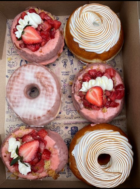 The Salty Donut, Fancy Donuts Ideas, Donut Shop Aesthetic, Gourmet Doughnut, Salty Donut, Donuts Shop, Donut Truck, Fall Donuts, Donut Ideas