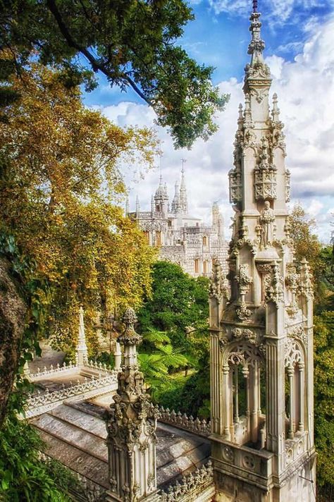 Niezrównane piękno La Quinta Da Regaleira | Projekt i fotografia Quinta Da Regaleira, Sintra Portugal, Visit Portugal, Portugal Travel, Spain And Portugal, Beautiful Buildings, Algarve, Places Around The World, Beautiful World