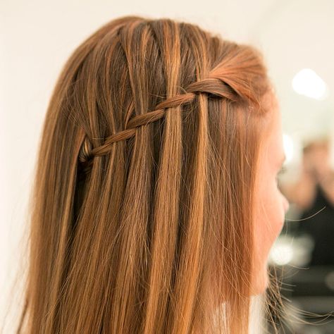 Fall Hair Trend: Easy Waterfall Braid Tutorial #maurices #spon Waterfall Plait, Waterfall Braid Tutorial, Waterfall Braid Hairstyle, Waterfall Hairstyle, Gorgeous Braids, Fishtail Braid, Waterfall Braid, Popsugar Beauty, Braid Tutorial