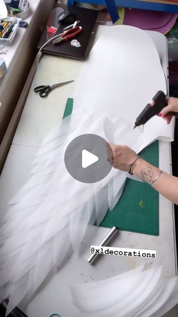 Diy Large Angel Wings Wall Art, Angel Wings Craft How To Make, Feather Costume Diy, Wings Making Craft, Wing Tutorial Costume, Free Angel Wings Template, Costume Angel Wings, Angels Wings Diy, Diy Victoria Secret Wings