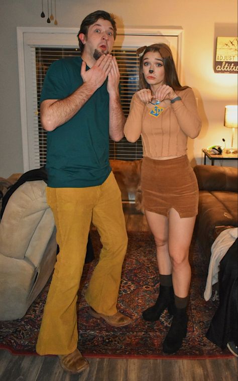 Halloween Costume - Scooby Doo -Shaggy and Scooby #lastminutehalloweencostumeideas #EasyHalloweenCostume #HalloweenCostumeIdea Scooby Costume Women, Daphne And Shaggy Costume, Scooby And Shaggy Costume, Scooby Doo Costumes Women, Shaggy Scooby Doo Costume, Shaggy And Scooby Costumes, Scooby Halloween Costumes, Scooby Doo Fancy Dress, Velma And Shaggy Costume