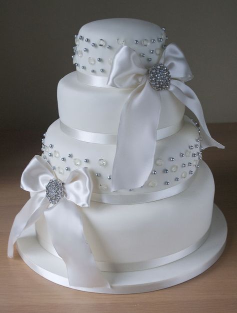 Diamond Wedding Cake Diamond Wedding Cakes, Edible Diamonds, Bling Cakes, 4 Tier Wedding Cake, Incredible Cakes, Fondant Bow, Round Wedding Cakes, Decorative Cakes, Fabulous Cakes