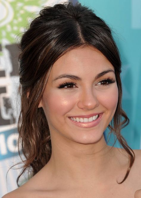 Prom Hair Updo, Long Hair Updo, Penteado Cabelo Curto, Victoria Justice, Hairstyles For Long Hair, Hair Photo, Homecoming Hairstyles, Front View, Hairstyles For School