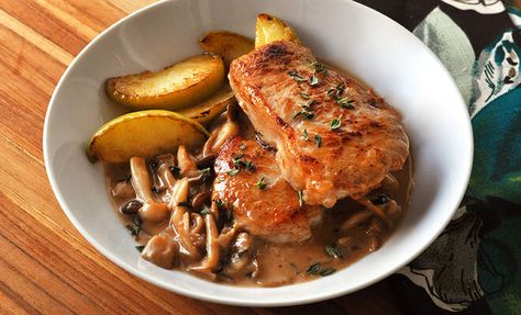 Easy Veal Recipes, Veal Steak, Piccata Recipe, Veal Cutlet, Veal Recipes, Cream Sauce Recipes, Round Steak, Italian Recipes Traditional, Top Round