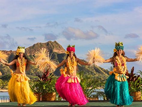 Hawaiian Airlines presents a collection of our favorite food and entertainment stories. Learn about the diverse culture and food of Hawaii. Oahu Luau, Royal Hawaiian Hotel, Hawaiian Resorts, Polynesian Cultural Center, Luau Theme Party, Luau Theme, Hawaiian Culture, Hawaii Luau, Waikiki Beach