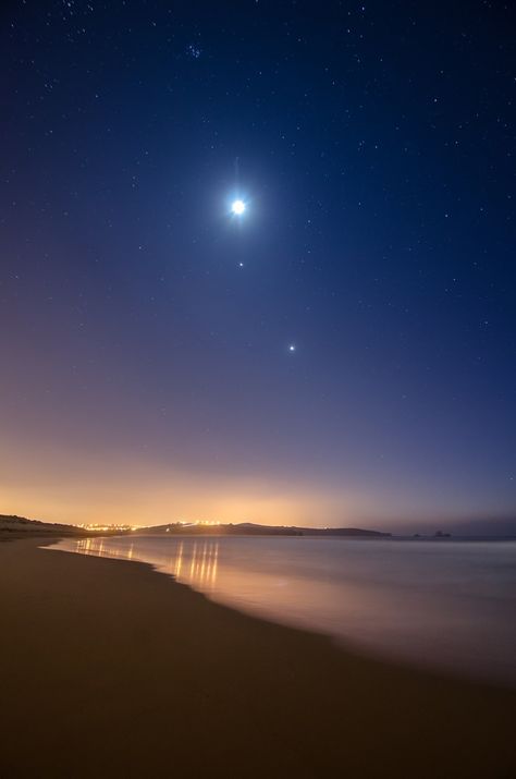 The Moon, Jupiter and Venus by dragonworthy Solar Eclips, Beautiful Moon, The Night Sky, Beautiful Sky, Science And Nature, Night Sky, Beautiful World, Night Skies, Wonders Of The World