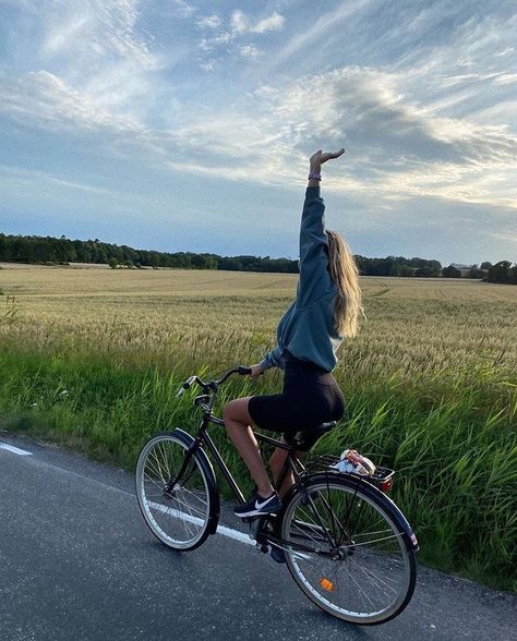 The Summer Of Broken Rules, Biking Aesthetic, Bicycle Aesthetic, Summer Bike, Bike Aesthetic, Shotting Photo, Bike Photo, Female Fitness, Foto Poses