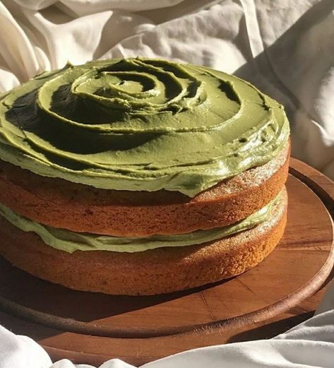 Minimalist Cakes, Just Cakes, Cute Desserts, Pretty Cakes, Cute Cakes, Cafe Food, Green Aesthetic, Pretty Food, Let Them Eat Cake